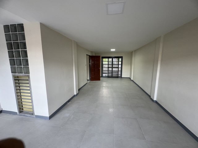 ขายทาวเฮ้าส์ 3 ชั้น ซอยรัชดา 41 ย่านประชาชื่น-วงศ์สว่าง 23 ตารางวา ราคา 4,200,000 บาท