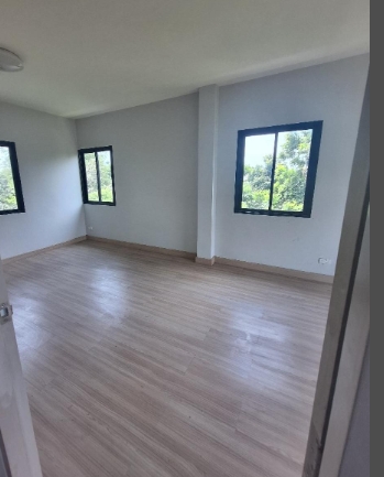 ให้เช่าและขายทาวน์โฮม 3.5 ชั้น The Triple สุขุมวิท 113