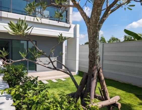 ขายบ้านเดี่ยว 2 ชั้น  เซนโทร บางนา Centro Bangna เนื้อที่ 72 ตรว มี 4 นอน 5 น้ำ