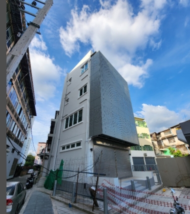 ให้เช่าอาคาร 3.5 ชั้น  2 คูหา ติดสี่แยกลำสาลี รามคำแหง 91/1 สร้างใหม่ ใกล้ MRTสายสีเหลือง 