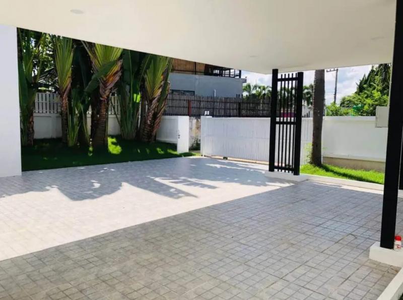 ขายบ้านเดี่ยว 2 ชั้น แปลงมุม ในโครงการรอยัลวิว โซนหางดง LH-SW000657