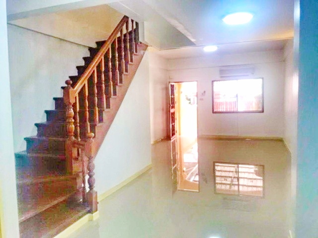 1 กม.สรรพาวุธวิทยา BTS บางนา  ติดถนนใหญ่ 19ตรว. 140ตรม. 2นอน ตลาดอุดมสุข ให้เช่าทาวน์เฮาส์ 2 ชั้น  1น้ำ 1จอดรถ 3แอร์