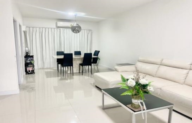 บ้านทาวน์โฮม ถูกที่สุดใน 3โลก 4นอน ให้เช่า-ขาย ตลาดกลางลาดสวาย หน้าบ้านไม่ชนใคร  วงแหวน ลำลูกกา คลอง4 ปทุมธานี 3น้ำ 28 ตรว. รังสิต