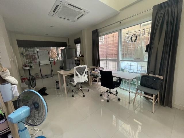 C4265  ขายทาวน์เฮ้าส์ 2 ชั้น ซอยลาดพร้าว 83 ใกล้ Big C ลาดพร้าว ใกล้เลียบด่วนเนื้อที่ 31.4 ตรว. 2 ชั้น 3 ห้องนอน 3 ห้องน้ำ 2 ที่จอดรถในบ้านสนใจนัดชมติดต่อ รหัสประกาศC4265คุณเฟลม  0638956397ID line : 0638956397: https://line.me/ti/p/LTVhEi9gAFC4265  ขายทาวน์เฮ้าส์ 2 ชั้น ซอยลาดพร้าว 83 ใกล้ Big C ลาดพร้าว ใกล้เลียบด่วนเนื้อที่ 31.4 ตรว.3 ห้องนอน3 ห้องน้ำ2 ที่จอดรถในบ้านแถมแอร์ใหม่ 4 ตัวเครื่องทำน้ำอุ่น 2 เครื่องไม่มีค่าส่วนกลางสนใจนั