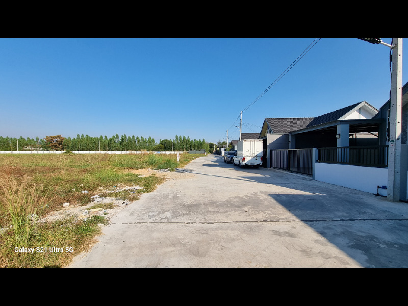 C25551 , C25553ขายที่ดินราคาประเมิน ด่วน  ในตัวจ.ขอนแก่น ราคาจับต้องได้ ทำเลสวย อากาศดี เหมาะกับสร้างหมู่บ้านจัดสรรเข้าออก1 ซอยเหล่านาดี 12 และเข้ากลางเมืองเมตตา1/10 ทุกเส้นทางเชื่อมกันทั้งหมด เนื้อที่ 8 ไร่  1 งาน 30.3 ตารางวา– ติดแหล่งชุมชน สถานศึกษา โรงเรียนแก่นนครวิทยาลัย ขอนแก่น– ที่ดินหันหน้า ทิศใต้– ด้านหน้าที่ดินติดถนนคอนกรีต ถนนกว้าง 8 เมตร ด้านข้างและด้านหลังติ