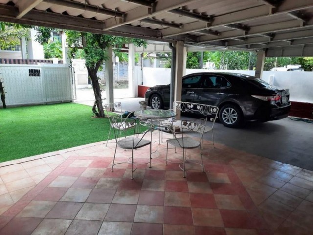 PO178 ให้เช่า บ้าน ลาดพร้าว 15 MRT ลาดพร้าว  บ้านหันไปทางทิศตะวันออก อยู่หลังศาลอาญารัชดา MRT ลาดพร้าว บ้านสไตล์ vintage กึ่งบ้านไม้ 