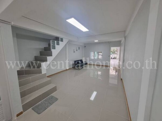 ทาวน์เฮ้าส์ หมู่บ้าน รัตนาธิเบศร์ หลังเซ็นทรัลเวสเกต พร้อมอยู่ ใกล้ MRT บางใหญ่