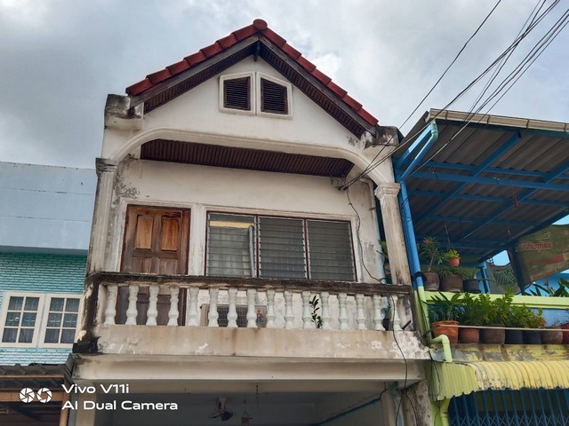 ขายทาวน์เฮ้าส์ 2 ชั้น 18 ตารางวา ต่อเติมเต็มพื้นที่ 2 นอน 2 น้ำ จรัญสนิทวงศ์ 37ราคาขาย 3.19 ล้านบาทสถานที่ใกล้เคียง1. แม็คโคร จรัญสนิทวงศ์2. ฟู้ดแลนด์ จรัญสนิทวงศ์3. MRT บางขุนนนท์4. ฟู้ดวิลล่า ราชพฤกษ์5. พาต้า ปิ่นเกล้าที่ตั้ง ซ.จรัญสนิทวงศ์ 37 แขวง บางขุนศรี เขตบางกอกน้อย กรุงเทพมหานคร--------------------------------------------------------สนใจชมบ้านหรือขอข้อมูลเพิ่มเติมได้ที่คุณเอียดTel. 081-815-5028Line. 081-815-5028