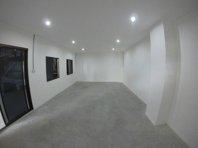 ให้เช่า โกดัง โรงงาน คลังสินค้า ขนาด 500 ตรม.  ห้าแยกวัชรพล 10 ล้อเข้าได้