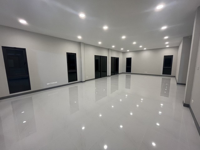 ให้เช่าบ้านเดี่ยว เดอะซิตี้ บางนา  โครงการใหม่ สามารถเลือกได้บ้านเปล่า หรือ บ้านพร้อมเฟอร์นิเจอร์ ใกล้โรงเรียนราชวินิตบางแก้ว ใกล้อีเกีย