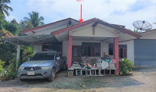   รายละเอียดเพิ่มเติม Code ID : PKK02-13424  ราคาขาย  8,103,000 บาท- ขนาดพื้นที่ :  185.50 ตร.ว. - พื้นที่ใช้สอย :  225.00 ตร.ม. - จำนวนห้อง :   1 ห้องนอน 1 ห้องน้ำ - ที่จอดรถ :    1   คัน- บ้านหันทางทิศ : - พิกัดทรัพย์ : https://maps.app.goo.gl/QrkDQ8TduDSZgCnR7    สถานที่ใกล้เคียง- ใกล้แม็คโคร นครศรีธรรมราช - ใกล้ครัวโคราชบ้านเอ็ง  - ใกล้สถานีอนามัยบ้านโพธิ์- ใกล้โรงพยาบาลนครคริสเตียน สอบถามเพิ่มเติม/นัดชมโทร. 097-419-5982(พลอย)โทร. 096-932-4624(ออมสิน)Line : @panaya 