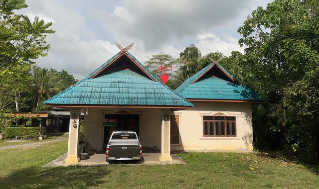   รายละเอียดเพิ่มเติม Code ID : PKK02-09212  ราคาขาย 1,854,000  บาท- ขนาดพื้นที่ :   275.70 ตร.ว.- พื้นที่ใช้สอย :  153.00 ตร.ม. - จำนวนห้อง :  3 ห้องนอน 1 ห้องน้ำ  - ที่จอดรถ :   1    คัน- บ้านหันทางทิศ : - พิกัดทรัพย์ :  https://maps.app.goo.gl/UtgtHxB2oa9Fijit8    สถานที่ใกล้เคียง- ใกล้ตลาดรัษฎาพลาซ่า- ใกล้โรงพยาบาลค่ายเทพสตรีศรีสุนทร   - ใกล้โลตัส​ คลองปาง ซุปเปอร์โอ๊ค- ใกล้ซุปเปอร์มาร์เก็ต  สอบถามเพิ่มเติม/นัดชมโทร. 097-419-5982(พลอย)โทร. 096-932-4624(ออมส�