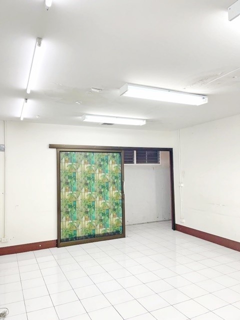 พระราม2 สะแกงาม 21-35  ให้เช่าโกดัง คลังสินค้า 100ตรว. 349ตรม. สูง 8.30 เมตร บางขุนเทียน  4ห้อง 3น้ำ 2จอดรถ