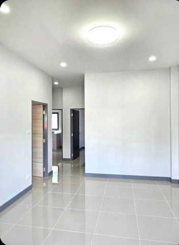 บ้านใหม่มือ 1 ทรงปั้นหยา สารภี หนองแฝก ติดถนนลาดยางค้าขายได้