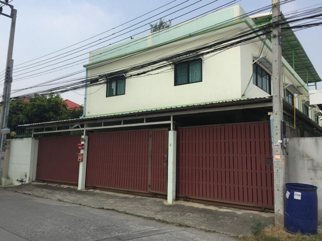 HR997ให้เช่าทาวน์โฮม2ชั้น แบริ่ง19 สุขุมวิท107 2 ห้องนอน พร้อมอยู่ ใกล้ BTS แบริ่งติดต่อ : - คุณสราวุฒิ Tel. 0994108945   Line : 0994108945  115 ตร.ม. 2 ห้องนอน 2 ห้องน้ำ พร้อมเฟอร์นิเจอร์•2 กม. ถึง BTS แบริ่ง• 500 ม. ถึงลาซาลอเวนิว•700 ม. ถึงโรงเรียนเซนต์โจเซฟบางนา• 3 กม. ถึงแจ๊ส เออร์เบิน• 6 กม. ถึงเมกาบางนาเฟอร์นิเจอร์ : แอร์ 3 เครื่อง, เครื่องทำน้ำอุ่น, ชุดห้องนอน, ชุดห้องนั่งเล่น, ชุดครัว.ให้เช่าทาวน์โฮม สุขุม