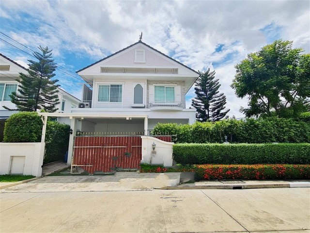 HSF75 ขายบ้านเดี่ยว2ชั้น โครงการ เพอร์เฟคเพลส รามอินทรา-วงแหวน ใกล้ถนนเมอเตอร์เวย์ติดต่อ : คุณสราวุฒิ Tel. 0994108945 Line : 0994108945บ้าน 2 ชั้น 4 ห้องนอน 3 ห้องน้ำ พร้อมสระว่ายน้ำส่วนตัว , ห้อง ktv party (karaoke party) ,ห้องทำงาน 1 ห้อง, ห้องพักแม่บ้าน 1 ห้อง หลังหัวมุม ทึ่ดิน 74 ตรว. พื้นที่ใช้สอย 320 ตรม. ขายบ้านตกแต่งสไตล์ luxury +pool villa + ktv party - เฟอร์นิเจอร์ Luxury บิ้วอินพร้อมอยู่ทั้งบ้าน- สระว่ายน้ำส่วนตัว- ห้อง ktv party (kara