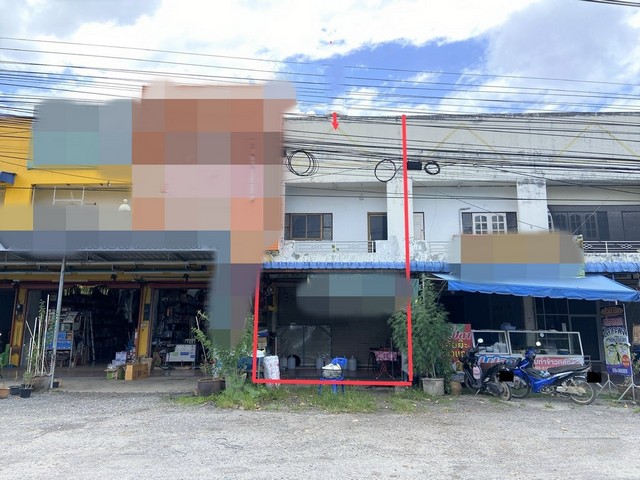 รายละเอียดเพิ่มเติมCode ID :    PKK04-05798ราคาขาย       2,106,000 บาท- ขนาดพื้นที่ :  22.90 ตร.ว - พื้นที่ใช้สอย :     162 ตร.ม - จำนวนห้อง :   2 ห้องนอน 2 ห้องน้ำ - ที่จอดรถ :   1-2 คัน- อาคารพาณิชย์ :      2 ชั้น- อาคารพาณิชย์หันทางทิศ : -- อายุอาคาร :    17 ปีพิกัดทรัพย์  :    https://maps.app.goo.gl/7uxhxafTT7xUmyea6สถานที่ใกล้เคียง- ใกล้โลตัส โกเฟรช ซูเปอร์มาร์เก็ต ป่าพะยอม- ใกล้โรงพยาบาลป่าพะยอม- ใกล้วัดป่าพะยอม- ใกล้โรงเรียนอนุบาลสุวรรณภักดีส�