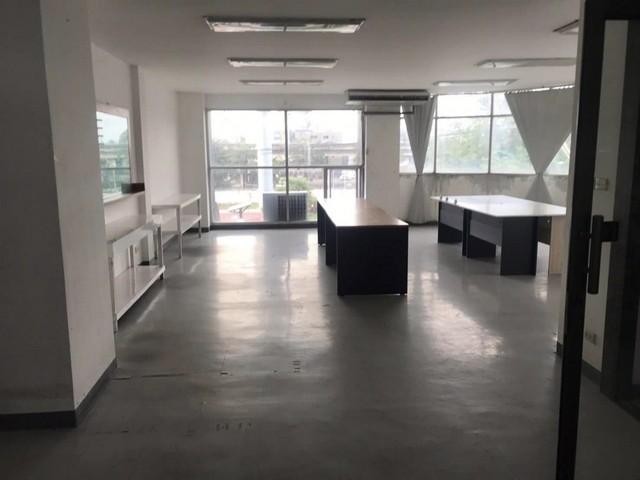 ขายโฮมออฟฟิศ 4.5 ชั้น ย่านทาวน์อินทาวน์ ใกล้โรงแรม SC Park เดินทางสะดวกใกล้เลียบด่วน