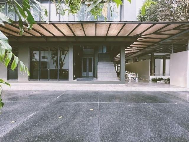 EPL-BR0058 ให้เช่าอาคารสำนักงาน 2 หลังใน ถนนรัชดาภิเษก พื้นที่เดียวกัน เนื้อที่ 231 ตารางวา 5 ห้องทำงาน 4 ห้องนอน ที่จอดรถ10-16 คัน