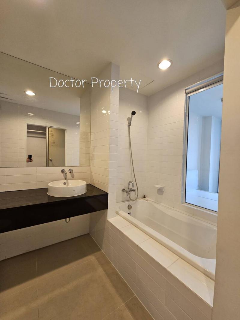 CD2427
 
 ขายด่วน
 คอนโดไอดีโอ สาทร-ตากสิน 1 ห้องนอน ติดรถไฟฟ้า
 ราคาดีมาก
 
 1
 Bedroom Ideo Sathorn-Taksin Condominium For Sale, BTS Charoennakorn, Bangkok
 
 Area Usable 34.60 SQ.M., 1 bathroom, 1 bathroom, 1 living room
 
  
 
 โครงการ
 : ไอดีโอ สาทร ตากสิน| Ideo Sathorn Taksin
 
 ที่ตั้ง
 :  138 Krung
 Thon Buri Road, Khlong Ton Sai, Khlong San, Bangkok 10600
 
 พิกัด
 : https://www.google.com/maps/dir//138+Krung+Thon+Buri+Road,+Khlong+Ton+Sai,+Khlong+San,+Bangkok+10600/@13.720171,100.4196348,12z/data=!3m1!4b1!4m8!4m7!1m0!1m5!1m1!1s0x30e298e9272a7a27:0xb6aea15fea8c7600!2m2!1d100.5021173!2d13.7201663?entry=ttu
 
  
 
 ราคาขาย
 : 3,199,000 บาท
 
                               
 
 ประเภท
 : คอนโด