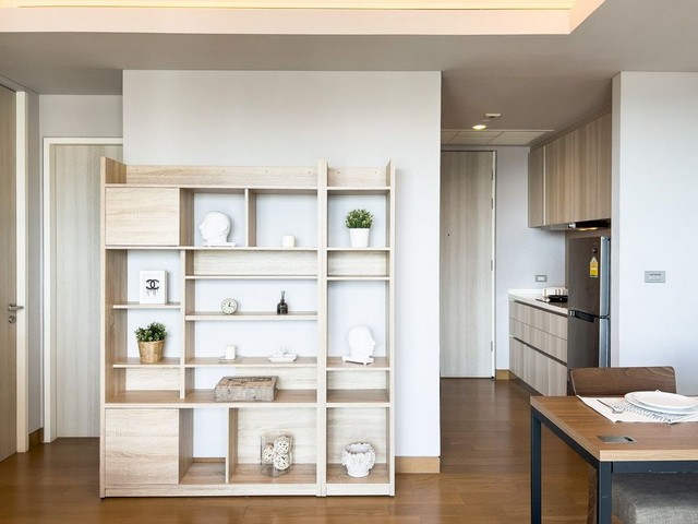 The Lumpini 24, safe, livable, spacious, 21st floor, BTS Phrom Phong.***Service for selling/renting houses, condos and giving advice. If interested, contact at any time***Interested in additional details or pictures or making an appointment to see the room?Contact Ekachai (Aui)T. 089-799-5598Line ID: @auiauiaui001 (add @ in front)Room type: 2 bedrooms, 2 bathroomsSize 54 sq m., 21st floorNew, clean room, beautifully decorated, ready to move in.details-------------------------------------------------- ------------Rental price: 45,000 baht/month-------------------------------------------------- ------------* Complete electrical appliances- Air conditioning- fridge- TV- washing machine-------------------------------------------------- ------------* furniture- wardrobe- Built-in kitchen- Bed with mattress- Sofa-------------------------------------------------- ------------*Nearby important places (Based on information from Google Map)- Theptarin Hospital 1.6 km.- Bangkok University 2.8 km.