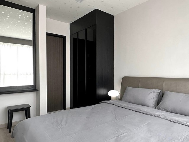 Rhythm Sukhumvit 44, spacious, private, clean, 21st floor, BTS Phra Khanong.***Service for selling/renting houses, condos and giving advice. If interested, contact at any time***Interested in additional details or pictures or making an appointment to see the room?Contact Ekachai (Aui)T. 089-799-5598Line ID: @auiauiaui001 (add @ in front)Room type: 2 bedrooms, 1 bathroomSize 51 sq m., 21st floorClean room, beautifully decorated, ready to move in.details-------------------------------------------------- ------------Rental price: 30,000 baht per month-------------------------------------------------- ------------* Complete electrical appliances- Air conditioning- fridge- TV- washing machine-------------------------------------------------- ------------*Facilities worth using– 34th floor, exercise room– Sauna (separate men and women)– Yoga area– Infinity edge pool style swimming pool– Slope glass fitness opens up to a Panoramic View on the Roof top floor.– Technology that contr