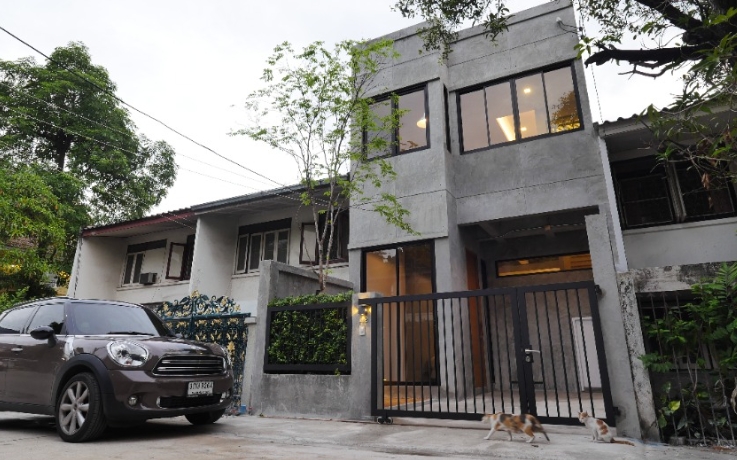 ให้เช่าโฮมออฟฟิศ 2 ชั้น ซอย ศูนย์วิจัย พระราม9 เอกมัย ถนน เพชรบุรี 47