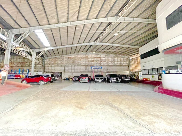 ริมถนนวิภาวดีรังสิต41-80ให้เช่า โชว์รูมอาคารสำนักงาน 3 ชั้น  MRT หลักสี่  2ไร่ 2งาน 2600ตรม. โชว์รูมรถ 3น้ำ จอดรถได้หลายคัน