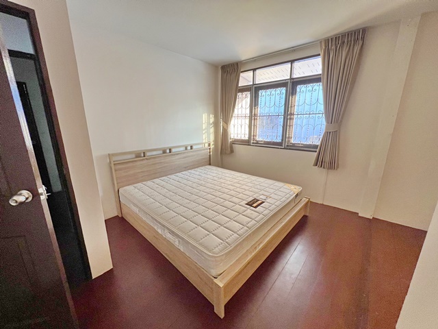 ยูเนี่ยนมอลล์ MRTลาดพร้าว 13-17 พหลโยธิน เซนทรัล 2ชั้น สงบ 78ตรว.1กม. 303ตรม. 3-4นอน 3น้ำ 3จอดรถ 4แอร์ สุทธิสาร