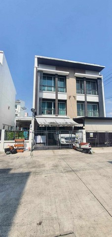 ให้เช่าทาวน์โฮม 3 ชั้น 3 ห้องนอน โครงการบ้านกลางเมืองโชคชัย 4 ซอย 50 เดินทางสะดวก ใกล้เลียบด่วนรามอินทรา 