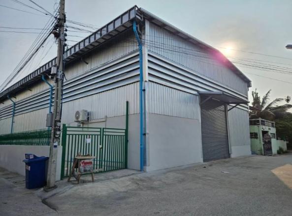 ให้เช่าโกดัง พื้นที่ 300 ตร.ม.พร้อมออฟฟิศ ซอยศรีด่าน เมืองสมุทรปราการ ยาว 20 กว้าง 15 ไฟ3เฟส รถ 6 ล้อเข้าได้ บนพื้นที่ดิน 100 ตรว.