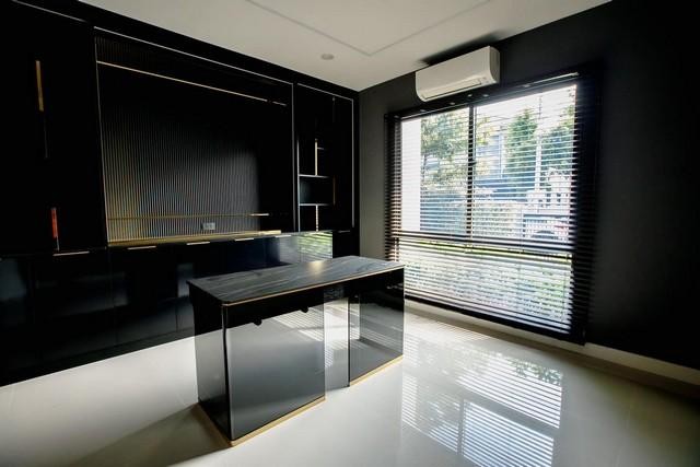 C4279  ให้เช่าบ้านเดี่ยว 2 ชั้น โครงการเศรษฐสิริ กรุงเทพกรีฑา 2 มี 4 ห้องนอน ติดสวน ตกแต่งบิ้วอินพร้อมอยู่