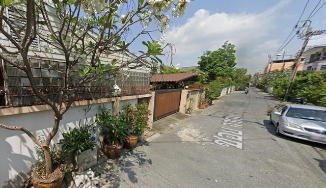 C4276 ขายที่ดินพร้อมบ้าน 2 หลัง เนื้อที่ 190 ตรว. ซอยลาดพร้าว 80 ย่านลาดพร้าว เหม่งจ๋าย เลียบด่วน ใกล้รถไฟฟ้าสถานีลาดพร้าว71