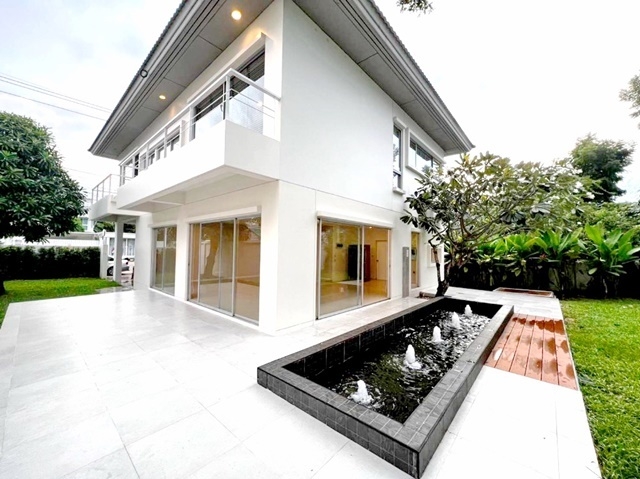 มีน้ำพุ MRT วัชรพล ขายบ้านใหญ่มาก 2 ชั้น สนามหญ้ากว้างมาก ติด 7-11 เลี้ยงสัตว์ได้ 93ตรว. 286ตรม. 13.49 ลบ. 3นอน 5น้ำ 2จอดรถ Noblevery wide lawn fountain MRT Watcharaphon 2-story for sale BIggest house adjacent to 7-11 pets allowed 93sq.wa. 286sq.m.  13.49 million baht 3bed 5bath 2parking.Nobleซ.ร่วมมิตรพัฒนา ถ.วัชรพล แขวงท่าแร้ง เขตบางเขน กรุงเทพมหานคร 10220ทำคลีนิคเสริมความงามได้3 ห้องนอน 1 ห้องโถง1 ห้องครัว5 ห้องน้ำ 2 จอดรถ- เหมาะสำหรับ เปิดคลีนิค ร้านอาหาร หรืออยู่อาศัย - ติดถนนใหญ่ ไม่ต้