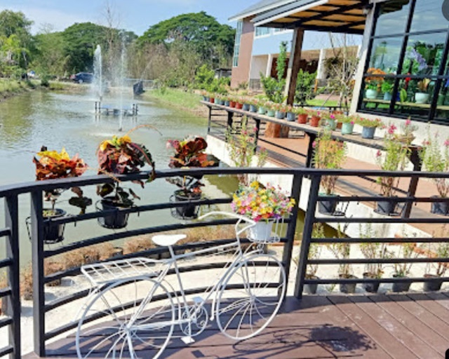 ปั๊ม PT ที่ดินสี่เหลี่ยมผืนผ้า  ลำลูกกาคันทรี่คลับ ( 2 กม .) คลอง11 ถนนหน้ากว้างมาก ให้เช่าที่ดินเปล่าถมแล้ว 3ไร่ 52ตรว.