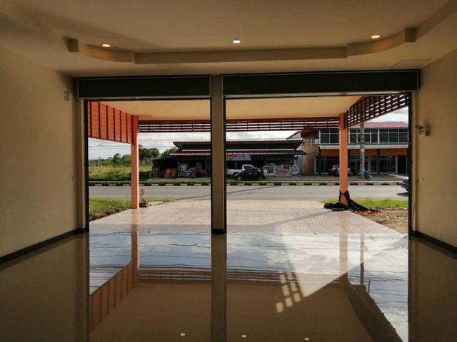 ขายอาคารเพื่อการพาณิชย์และอยู่อาศัย 2 หลัง บนที่ดิน 320 ตร.ม. ห่างจากสี่แยกบางคล้า 1 กม.