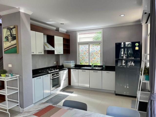 ให้เช่าบ้านเดี่ยว  ใกล้เลียบด่วนรามอินทรา ซอยสุคนธสวัสดิ์ หมู่บ้านเพอร์เฟค มาสเตอร์พีซ เอกมัย รามอินทรา พื้นที่ใช้สอยประมาณ 180 ตรม.