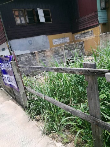 ขายที่ดิน หรือให้เช่าระยะยาวพื้นที่ 21 ตร.วา กว่าๆ อยู่ซอยพโลชัย 4 จังหวัดอุบลค่ะ ตรงข้ามโรงเรียน Saint Emily (เยาวเรศเก่า)ห่างเพียง 40 เมตร จากปากซอยพิกัดDropped pinNear Nai Mueang, Mueang Ubon Ratchathani District, Ubon Ratchathanihttps://goo.gl/maps/fwzCEc9eBh9tYsa88เหมาะกับสร้างบ้านค่ะ ที่ดินดีมาก สถานที่ใกล้เคียงใกล้เซ็นทรัล อุบล 3 กิโลเมตรราชภัฏอุบล 5 กิโลเมตรโรงเรียนสามัคคี 2 กิโลเมตรทุ่งศรีเมือง 2 กิโลเมตรราคา 1,400,000 บาท ขายขาดเช่า 5,000 ต