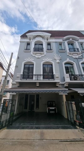 ให้เช่าทาวน์โฮมหลังมุม บ้านกลางเมือง GRAND DE PARIS รัชดา บ้านพร้อมพักอาศัย ใกล้โรงเรียนนานาชาติสิงคโปร์ SISB  เลียบด่วนเอกมัย-รามอินทรา