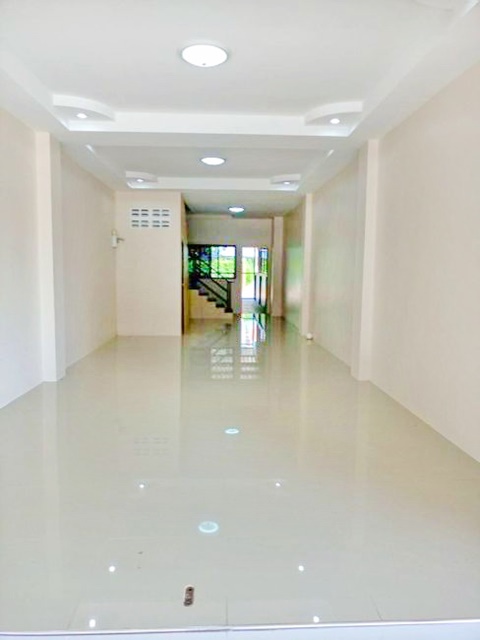 ชลบุรี  โรบินสัน นาป่า โลตัสอมตะนครเฟส3 3ชั้น 3นอน  ให้เช่าอาคารพาณิชย์ถูกสุดใน3โลก 3น้ำ  2จอดรถ 33ตรว. 388ตรม.