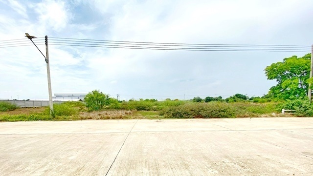 ที่ดินสี่เหลี่ยมผืนผ้า ลำลูกกาคันทรี่คลับ ( 2 กม .) คลอง11 ให้เช่าที่ดินเปล่าถมแล้ว 3ไร่ 50ตรว. ถนนหน้ากว้างมาก ติดถนนทางหลวงชนบท ปท 3009