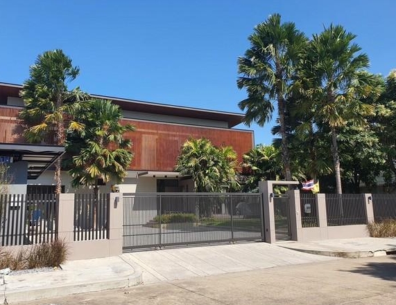 ขายบ้านเดี่ย2 ชั้น บ้านปัญญาอินทรา ใกล้ซาฟารีเวิล์ด เนื้อที่ 300 ตรว มี 3 นอน 3 น้ำ 