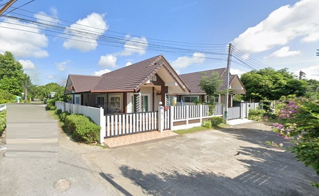 เชียงใหม่ แม็คโคร หางดง รักสัตว์ ขาย-ให้เช่า บ้านใหญ่มาก ใกล้เซเว่น 7-11 4นอน 92ตรว 200ตรม.  3น้ำ 3.2 ล้านบาท 14,999 B-M 2แอร์ For sale-rent Biggest house 4bed Chiang Mai Makro HangDong loves animals 92sq.wa 200sqm. 3bath 3.2million baht 14,999B-M 2A/Cถนนเลียบคลองชลประทาน(เชียงใหม่)หนองควาย ตำบลสันผักหวาน อำเภอหางดง เชียงใหม่ 502301 ห้องทานอาหาร 1 ห้องครัวใหญ่2 จอดรถ ห้องนอนทุกห้องมีห้องน้ำในตัวห้องนอนใหญ่มีอ่างอาบน้ำมีต้นไม้ใหญ่หน้าบ้านมีพื้นที่ปลูกต้นไ