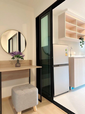 โครงการ ชีวาทัย ฮอลล์มาร์ค ลาดพร้าว-โชคชัย 4 เฟส 2 ห้อง 969/140 ชั้น 2 อาคาร D (32 ตร.ม)สนใจติดต่อ K.ฟิน 062-823-5966อุปกรณ์ภายในห้องครบครัน พกกระเป๋าใบเดียวเข้าอยู่ได้เลยทีวีพร้อมชั้นวาง โซฟา ชุดโต๊ะทานข้าว เตียงนอนพร้อมชุดเครื่องนอนโต๊ะหัวเตียงพร้อมโคมไฟ ม่านกันแสง 2 ชั้นโต๊ะทำงาน พร้อมเก้าอี้สตู ตู้เสื้อผ้า Built inชุดเคาน์เตอร์ครัวเตาไฟฟ้า ฮูดดูดควันตู้เย็นไมโครเวฟเครื่อง