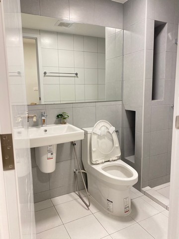 โครงการ Plum condo สุขุมวิท 62????BTS-บางจาก 550 เมตรแบบห้อง : 1 bedroom ขนาด: 29 ตร.ม  ชั้น 2 10,000 /เดือน ห้องใหม่แกะกล่อง ไม่เคยมีผู้เช่า- สัญญาขั้นต่ำ 1 ปี- จ่ายล่วงหน้า 1 เดือน / ประกัน 2 เดือน- พร้อมอยู่ จ่าย 30,000 บาท  สิ่งอำนวยความสะดวกภายในห้อง เฟอร์นิเจอร์-ชุดเตียงนอน 5 ฟุต-ตู้เสื้อผ้า-ชุดเคาน์เตอร์ครัวบิ้วอินเครื่องใช้ไฟฟ้า  -แอร์ -ทีวี -ตู้เย็น -ไมโครเวฟ -เครื่องซักผ้า *ฝาหน้า-เครื่องทำน้ำอุ