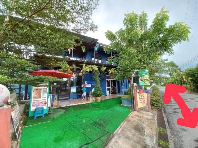 คุ้มสุดคุ้ม..! ที่ดินพร้อมสิ่งปลูกสร้างประกอบกิจการ ได้หลากหลาย  โซนสารภี หลังเทศบาลตำบลสารภี หน้ากว้างติดถนน 50เมตร บนพื้นที่กว่า 1ไร่ 2งาน 63 ตารางวา ห่างจากถนนต้นยางเชียงใหม่ลำพูนเพียง400เมตร และสนามบินนานาชาติเชียงใหม่เพียง15นาที  เดินทางสะดวก  ใจกลางย่านชุมชน//ประกอบด้วยอาคาร 2ชั้นขนาดกลาง และบ้านพักอาศัย//-ชั้น 1 โชว์รูมร้านค้าและออฟฟิตสำนักงาน-ชั้น 2 ร้าน