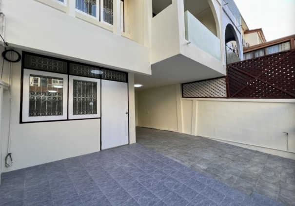 ขายบ้าน เนื้อที่ 21 ตรว ย่านดินแดง พระราม 9 ใกล้เซ็นทรัลพระราม9