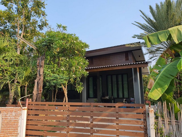 ขาย ที่ดิน ขนาด 1 ไร่ พร้อมบ้านใหม่และสวนมะพร้าวอ่อน  อำเภอชะอำ จังหวัดเพชรบุรี#รายละเอียดทรัพย์-ที่ดินขนาด 1 ไร่ พร้อมสวนมะพร้าวอ่อนและบ่อเลี้ยงปลา บ้านสร้างใหม่ 1 หลัง-บ้านขนาด 2 ห้องนอน3 ห้องน้ำ 1 ห้องเล่น 1 ห้องครัว-ตั้งอยู่เลขที่ 666/18 ตำบลชะอำ อำเภอชะอำ จังหวัดเพชรบุรี-ติดถนนบายพาสห่างจากหาดชะอำเพียง 6 กิโลเมตร-เหมาะสำหรับทำเป็นบ้านพักตากอากาศหรือพักผ่อนย