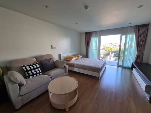 ถูกสุดๆ ขายเพียง 2.55 ล้าน 40.94 ตรม. #รวีวารี คอนโด #นิมมาน15 ระเบียงกว้าง​ #วิวเมือง #ขายพร้อมเฟอร์และเครื่องใช้ไฟฟ้า​ #ห้องสวยพร้อมเข้าอยู่40.94 ตรม.ชั้น 61 ห้องนอน 1 ห้องน้ำโซนนั่งเล่นโซนครัวสิ่งอำ​นว​ย​ความสะดวก​ใน​โครงการฟิตเนสสระ​ว่า​ยน้ำระบบ​รักษา​ความ​ปลอดภัย ​24​ ชม.สถานที่ใกล้เคียงเมญ่า​ 750​ ม.โรงพยาบาล​สวนดอก​ 1.5​ กม.มหา​วิทยาลัย​เชียงใหม่​ 1​ กม.สนามบิน​เชียง