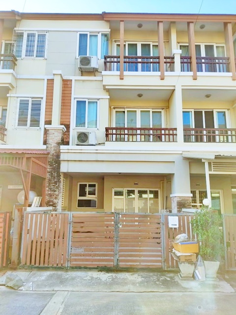 นาวงประชาพัฒนา 5000 หลังคาเรือน เทิดราชัน ให้เช่าทาวน์โฮม 3นอน 3น้ำ 3ชั้น เขตดอนเมือง  22 ตารางวา 252 ตร.ม. รายา